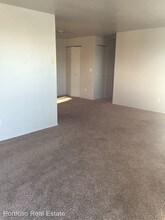 1215 W Ivy Ave in Moses Lake, WA - Building Photo - Building Photo