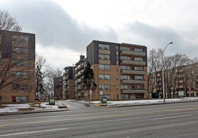 Ionview Court in Toronto, ON - Building Photo - Building Photo