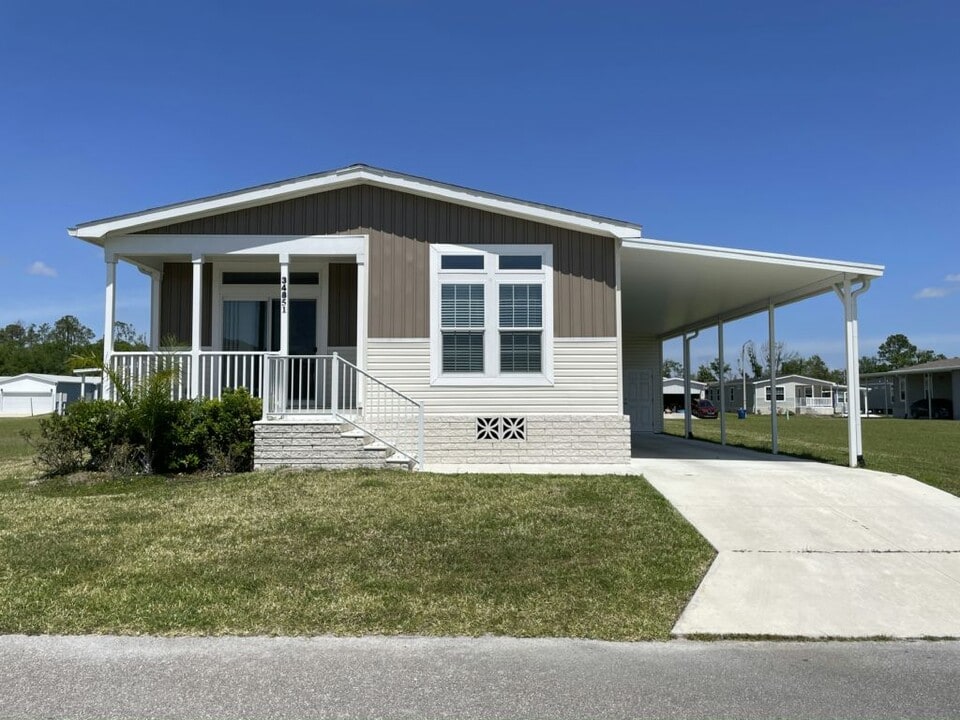 34851 Silver King Dr in Zephyrhills, FL - Building Photo