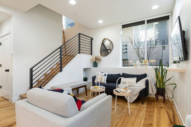 69 W Dravus St in Seattle, WA - Building Photo - Building Photo