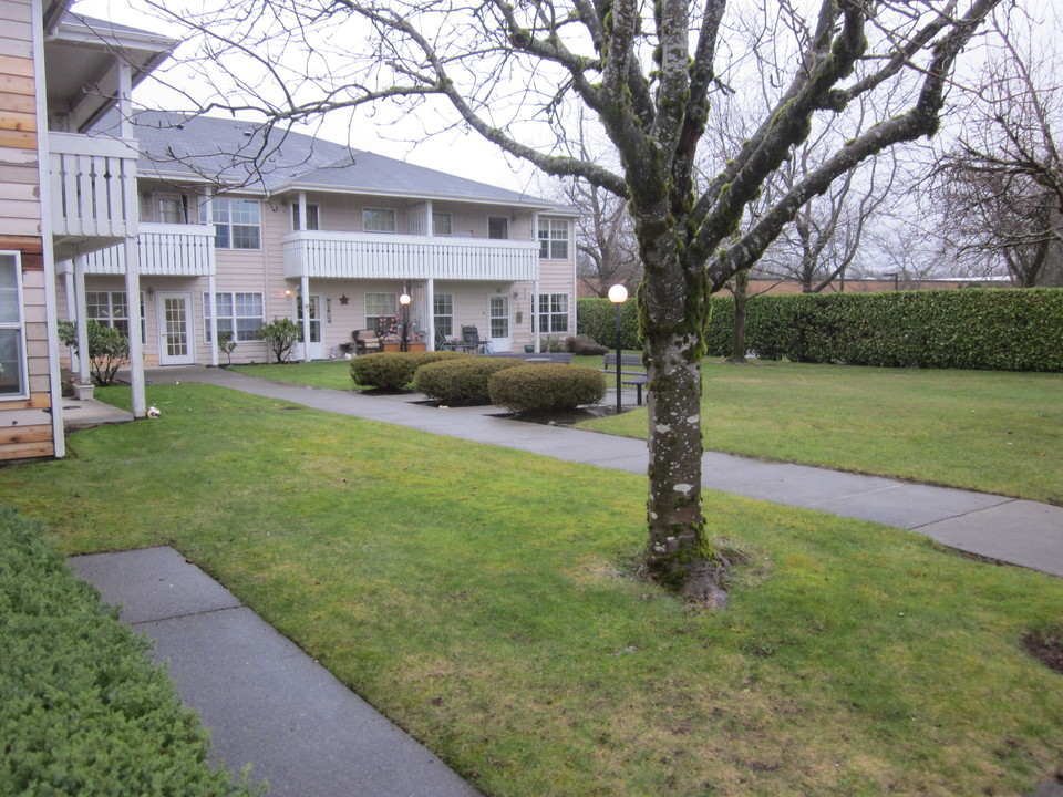 Cascade Park Apartments in North Bend, WA - Building Photo