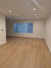 330 in Beverly Hills, CA - Building Photo - Building Photo