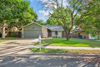 4702 Gray Fox Dr in Austin, TX - Building Photo - Building Photo