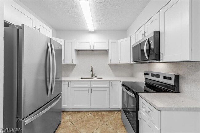 1106 SE 8th Terrace in Cape Coral, FL - Building Photo - Building Photo
