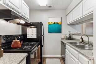 ReNew Garfield in Midland, TX - Building Photo