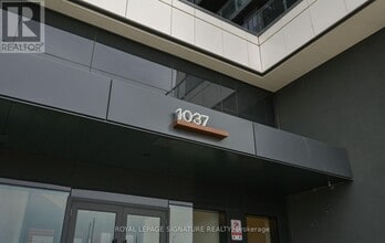 1037 The Queensway in Toronto, ON - Building Photo - Building Photo