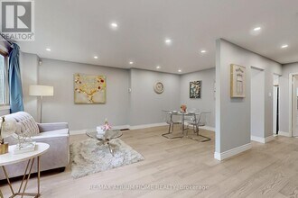 10 Townsend Rd in Toronto, ON - Building Photo - Building Photo