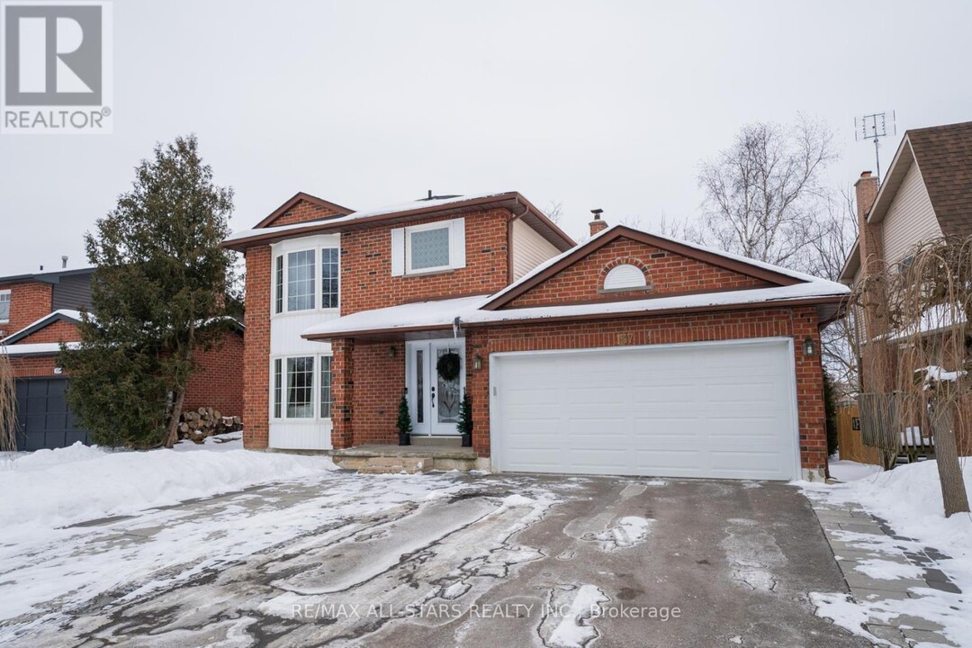 137 Percy Ln in Whitchurch-Stouffville, ON - Building Photo