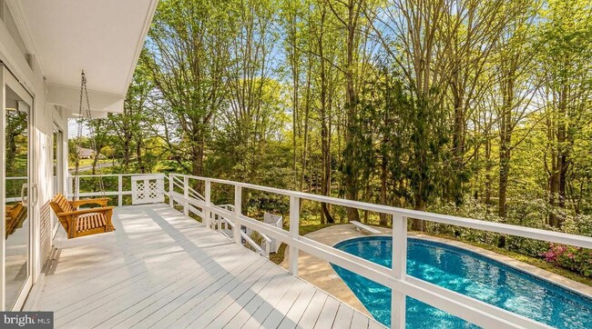 10903 Beach Mill Rd in Great Falls, VA - Building Photo - Building Photo