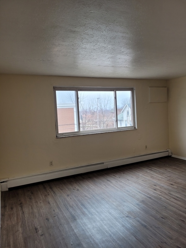 14835 Euclid Ave in East Cleveland, OH - Building Photo - Building Photo