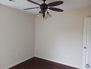 732 Gateway Dr in Bonaire, GA - Building Photo - Building Photo