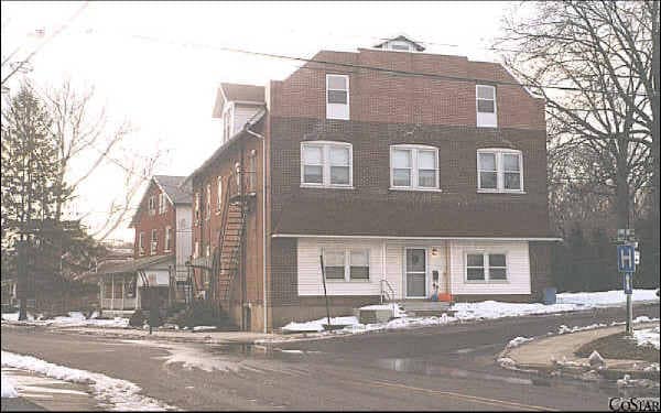 108 Lawn Ave in Sellersville, PA - Building Photo