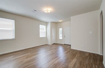 10410 Solitude Way in Houston, TX - Foto de edificio - Building Photo