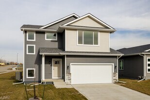 16637 Goodman Dr in Waukee, IA - Building Photo