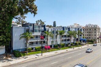 1940 N Highland Ave in Los Angeles, CA - Foto de edificio - Building Photo