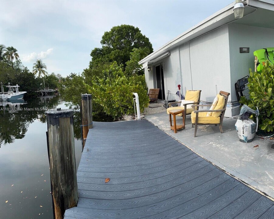 1301 Grouper Dr in Marathon, FL - Building Photo