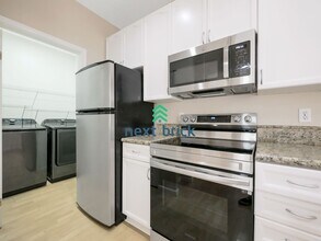 10909 Avondale Rd NE in Redmond, WA - Building Photo - Building Photo