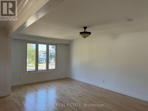 37 Ondrey St in Bradford West Gwillimbury, ON - Building Photo - Building Photo