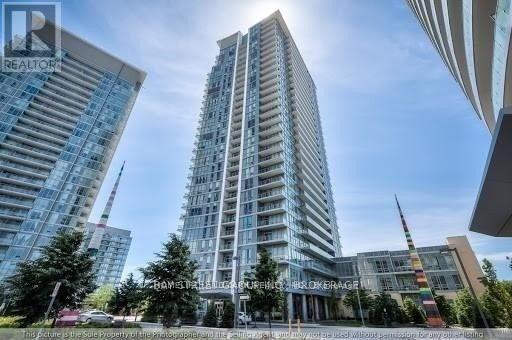 66 Forest Manor Rd in Toronto, ON - Building Photo