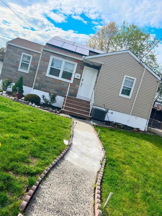 225 Park Ave in North Arlington, NJ - Building Photo
