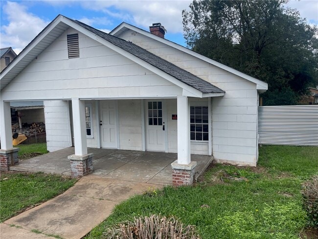 property at 731 E Main St