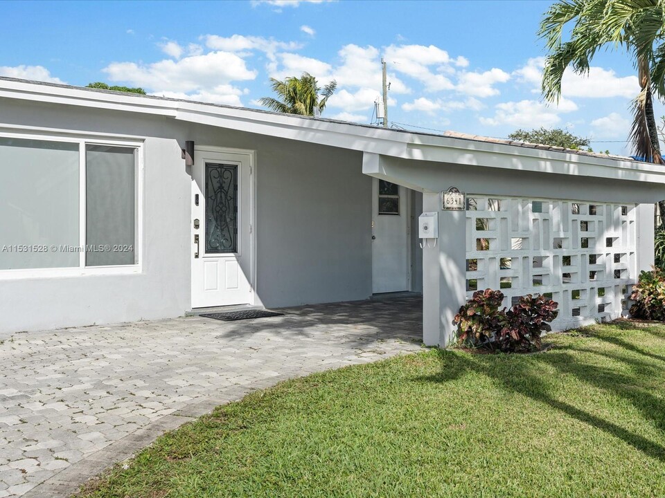 6341 Simms St in Hollywood, FL - Building Photo