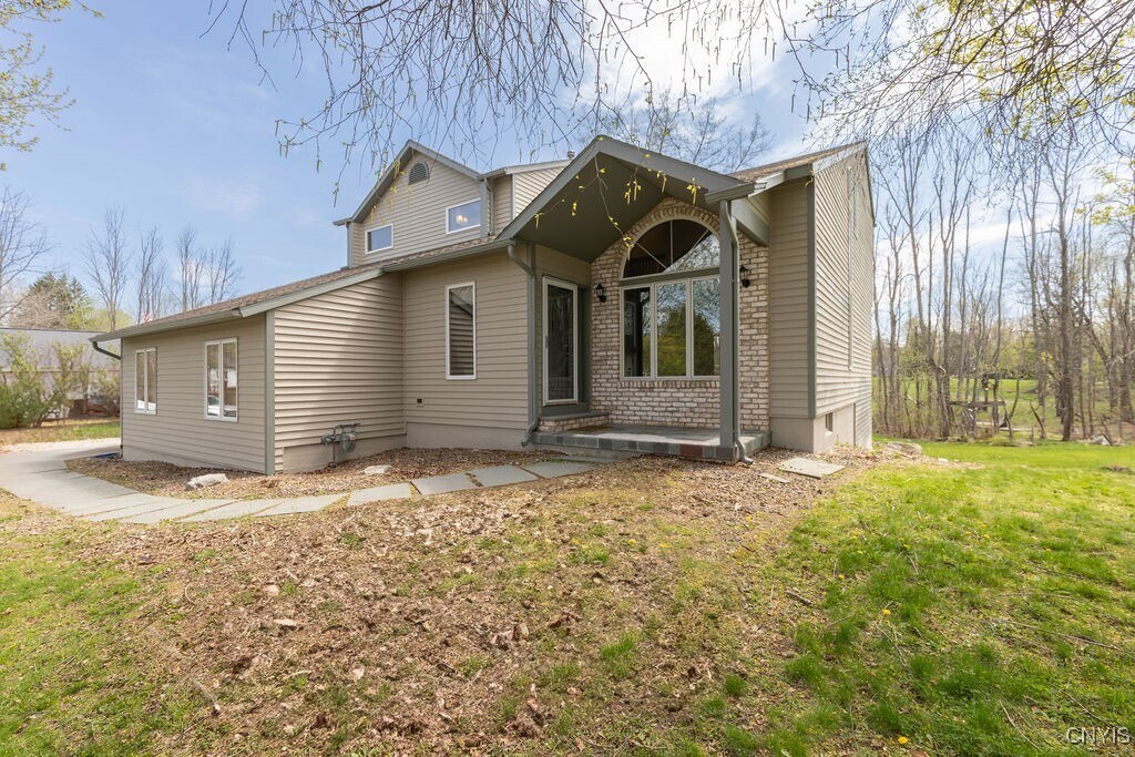 3293 Greenleafe Dr in Phoenix, NY - Building Photo
