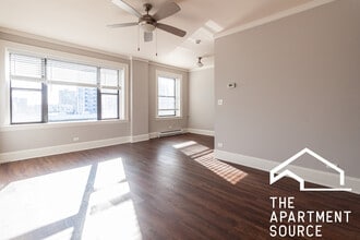 817 W Lakeside Pl in Chicago, IL - Building Photo - Building Photo