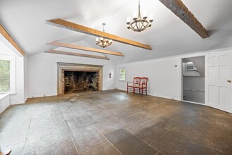62 Pound Ridge Rd in Pound Ridge, NY - Building Photo - Building Photo