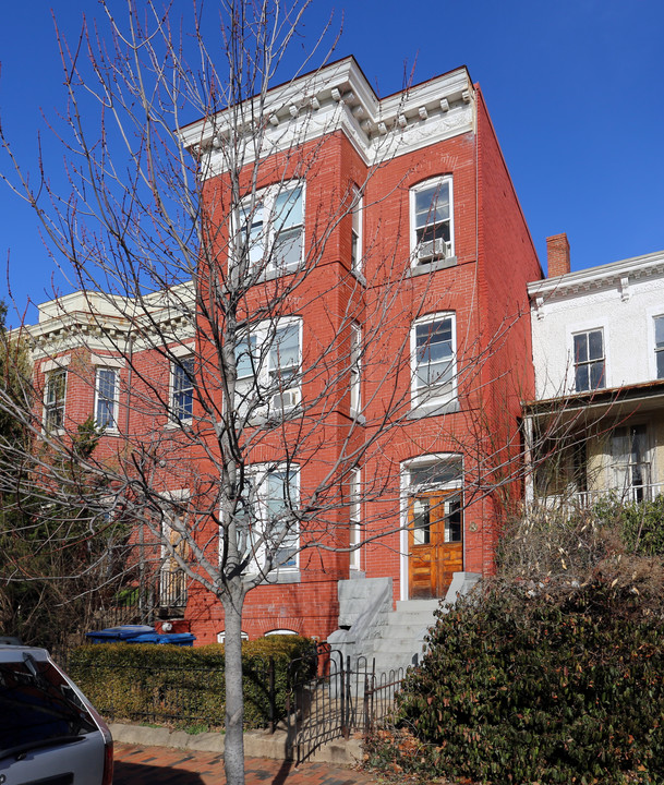 322 A St SE in Washington, DC - Building Photo