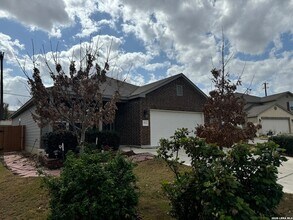 9042 Halbert Falls in San Antonio, TX - Building Photo - Building Photo