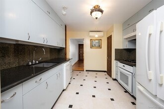 21-63-63 23rd St, Unit 2 in Queens, NY - Building Photo - Building Photo