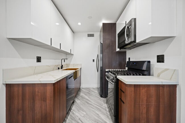 230 S Carondelet St, Unit 1 in Los Angeles, CA - Building Photo - Building Photo