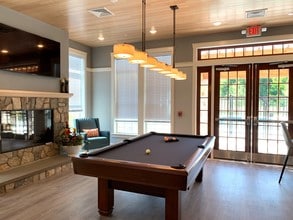 Gilbert Crossing in Merrimack, NH - Foto de edificio - Building Photo