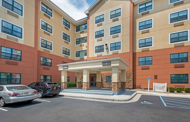 Furnished Studio-Secaucus - Meadowlands in Secaucus, NJ - Foto de edificio - Building Photo
