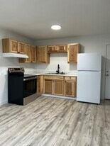 1710 Muldoon Cir in Anchorage, AK - Building Photo