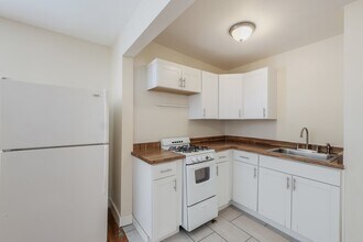 614 E Dewey Pl in San Antonio, TX - Building Photo - Building Photo