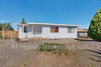 165 Hilton Ave NW in Albuquerque, NM - Building Photo - Building Photo