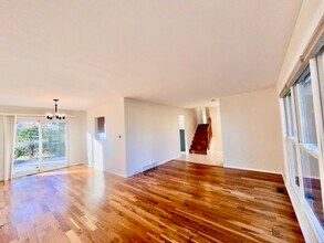 2112 N Kennicott Dr in Arlington Heights, IL - Building Photo - Building Photo