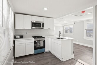324 McCabe Ave in Bradley Beach, NJ - Building Photo - Building Photo