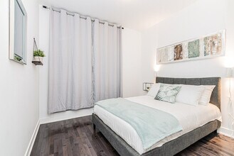 3505 Rue De Bullion, Unit SI ID1261810P in Montréal, QC - Building Photo - Building Photo