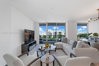 9221 E Bay Harbor Dr in Bay Harbor Islands, FL - Building Photo - Building Photo