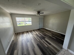 857 Osage Ave in Salina, KS - Building Photo - Building Photo