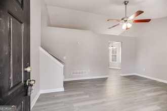 18 Twin Oaks Ln in Dallas, GA - Foto de edificio - Building Photo