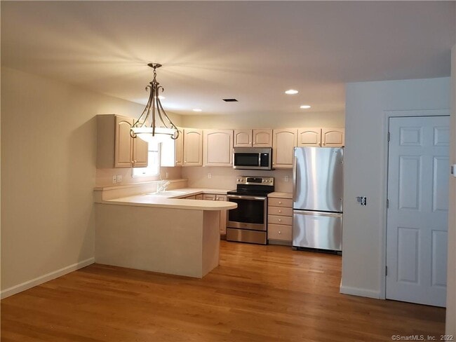 115 Parade Hill Rd in New Canaan, CT - Building Photo - Building Photo