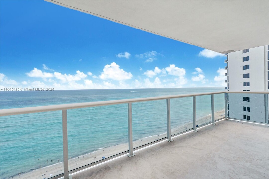 19111 Collins Ave, Unit 1804 in Sunny Isles Beach, FL - Building Photo