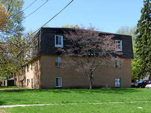 Walnut in Geneva, OH - Building Photo - Building Photo