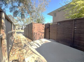 6315 Deerwood Rd in Houston, TX - Building Photo