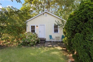 109 Allston Ave in Middletown, RI - Building Photo