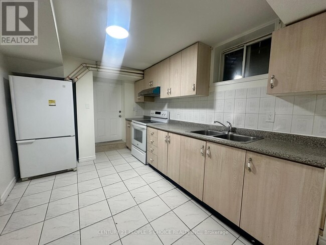 48 Langdale Crescent in Brampton, ON - Building Photo - Building Photo